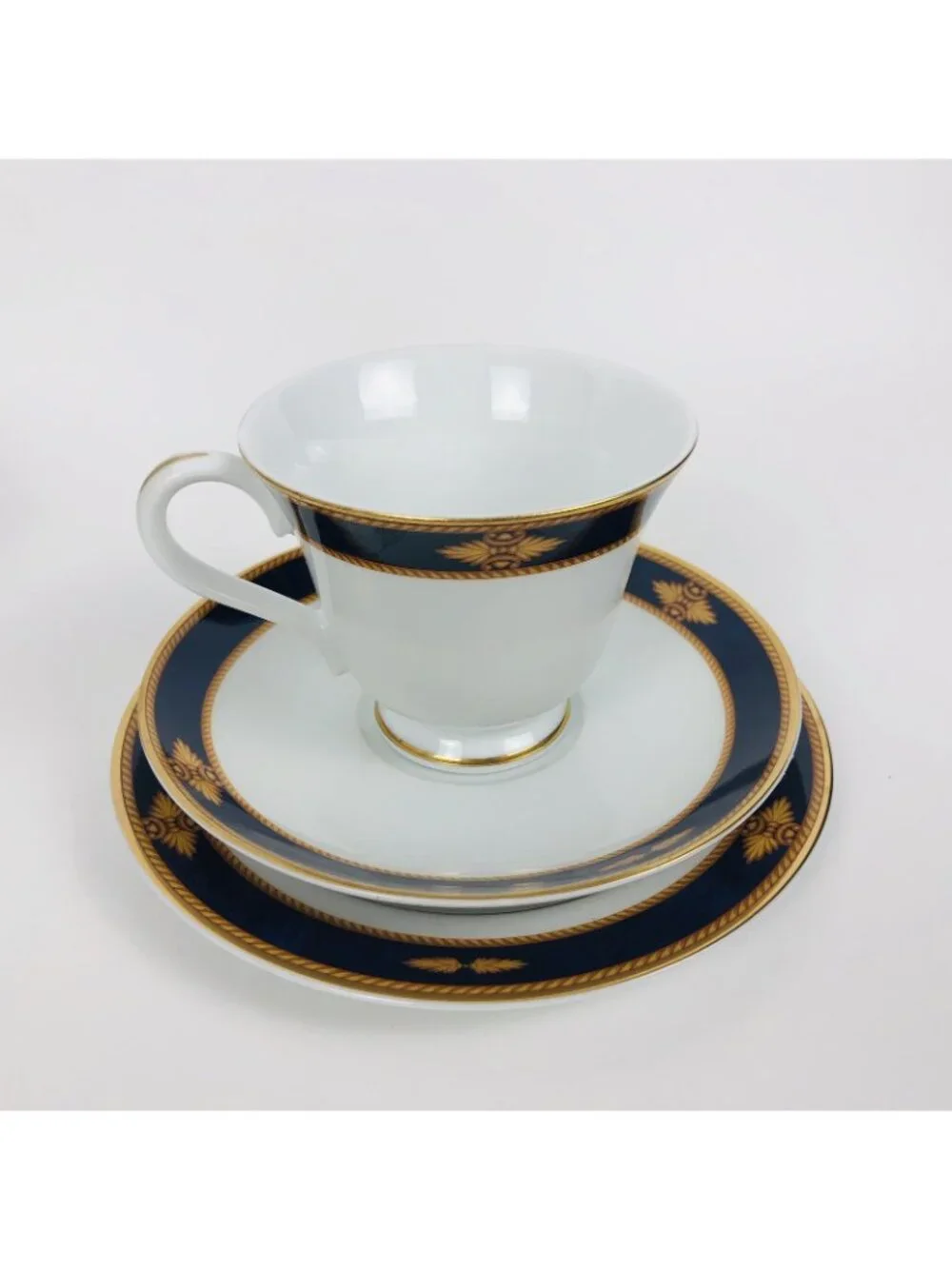 Wedgewood Embassy Collection Foxworth Japan 1995 Cups Saucers Salad Plates 8 ea